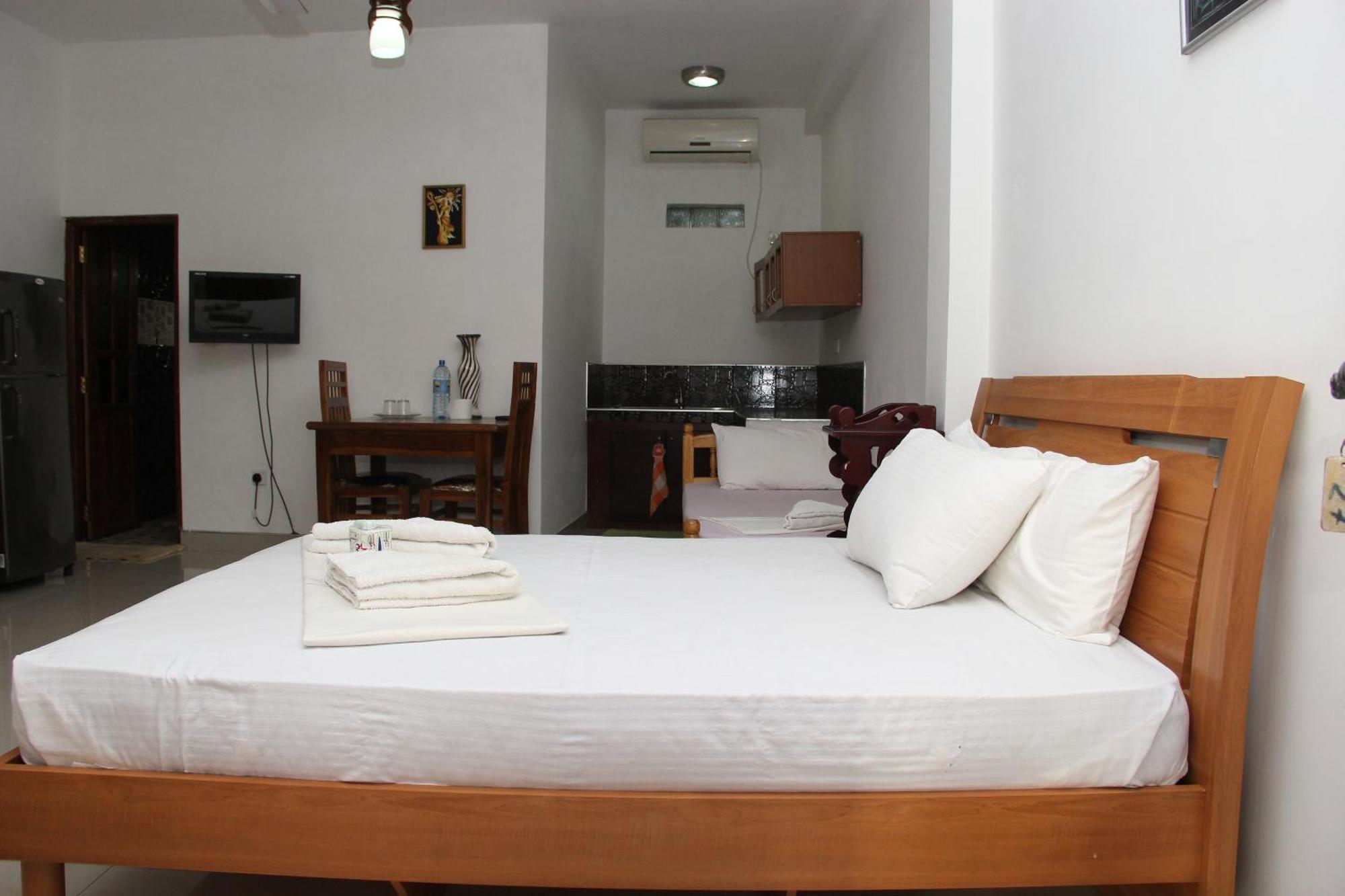 Shanith Guesthouse Negombo Oda fotoğraf