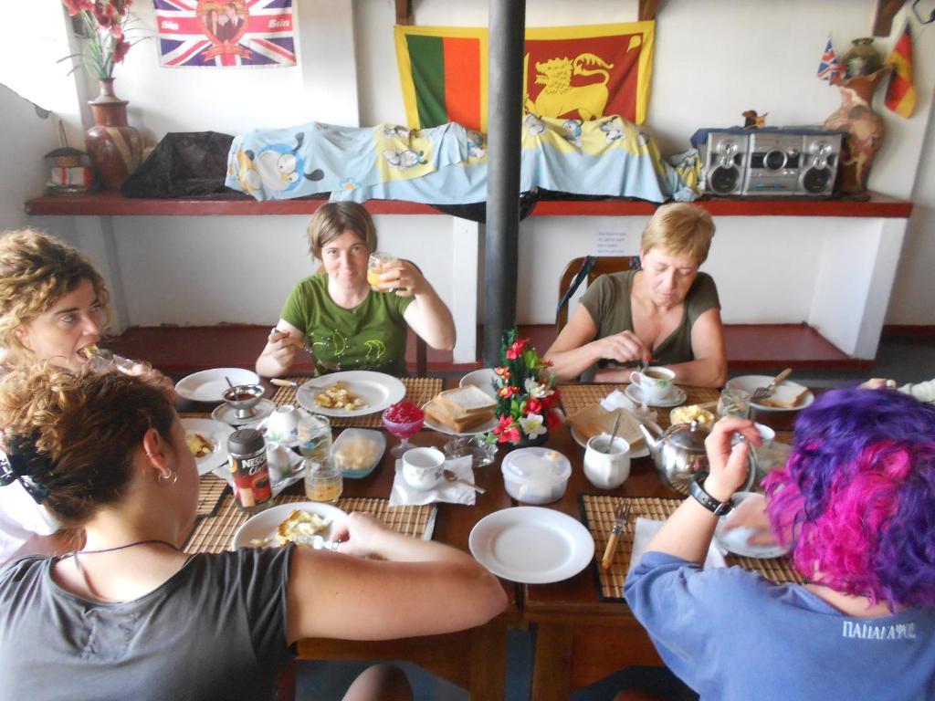 Shanith Guesthouse Negombo Oda fotoğraf